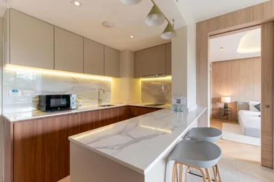 Stylish 1 Bedroom Apartment with Golf View, Steps from Bang Tao Beach, Allamanda Laguna – Fotos 13